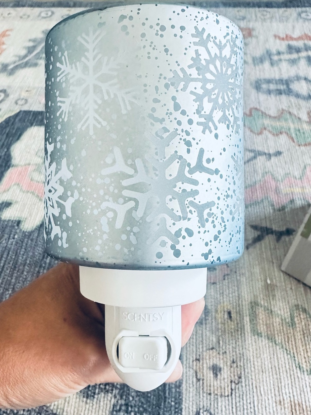 Scentsy Falling Snowflakes Plug-In Mini Wax Warmer